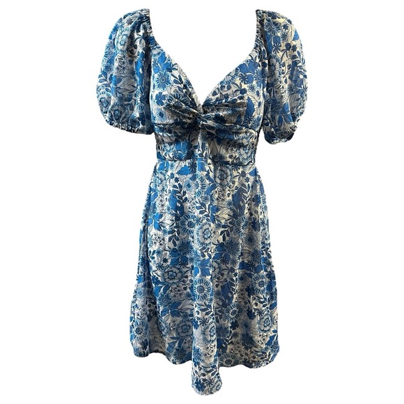 Sincerely Jules Dress Blue White Floral Puff Sleeve Twist Front Cottagecore Chic - Picture 2 of 9
